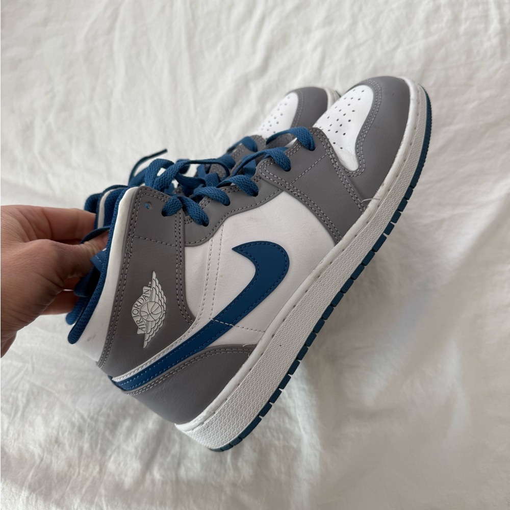 Nike Jordan Blue and Gray High-Top Sneakers EUC 0025